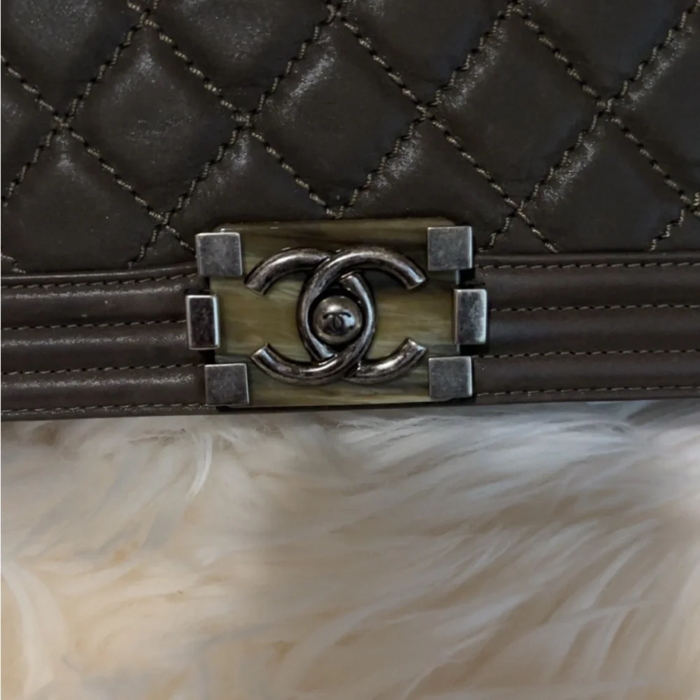 CHANEL Quilted Leather Chain-Shoulder Crossbody   Brown
